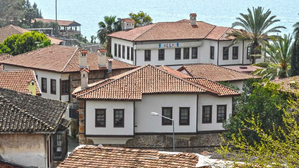 Benefits-Of-A-Residential-Roof-installation-On-99insight